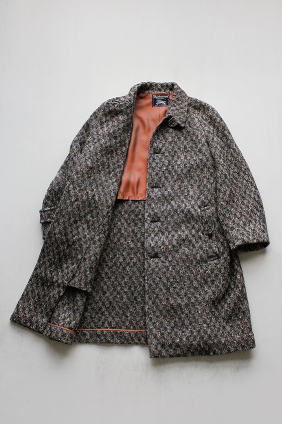 1970s, Burberrys Irish Tweed Raglan Coat (100)